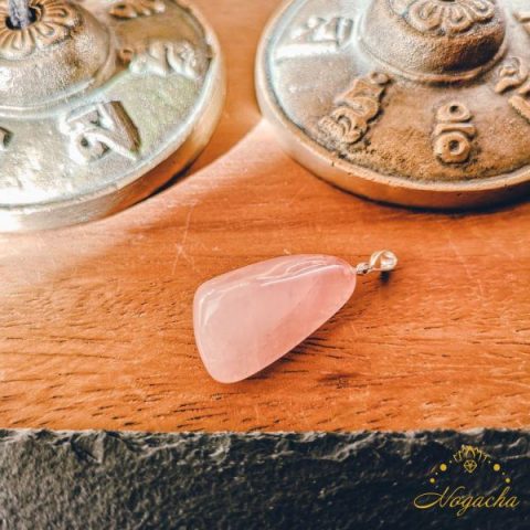 pendentif-pierre-roulee-quartz-rose