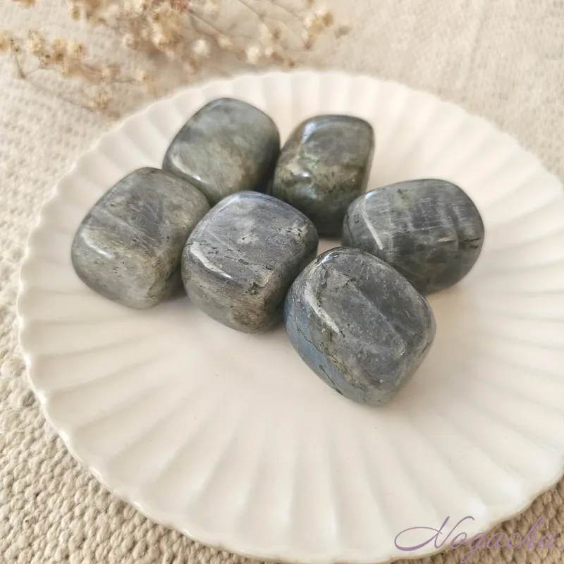 pierre-roulee-labradorite