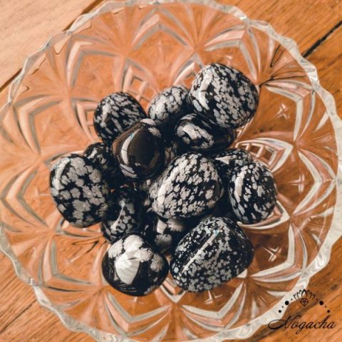 pierre-roulee-obsidienne-neige