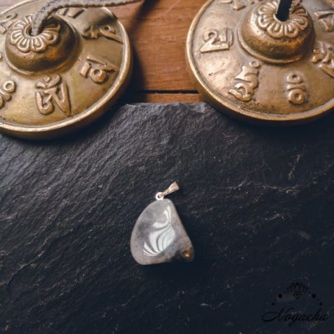 pendentif-labradorite-pierre-roulee