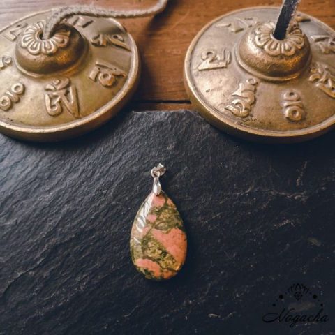 pendentif-unakite-pierre-roulee