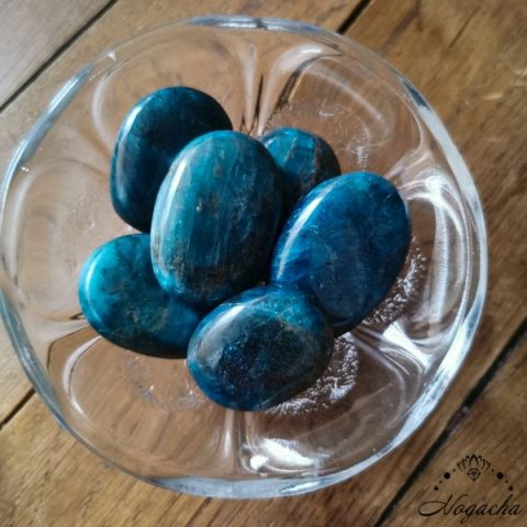 nogacha-pierre-roulee-apatite-gros-galet-600px