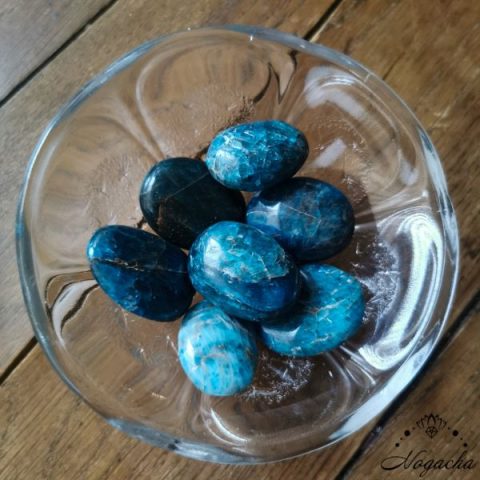 nogacha-pierre-roulee-apatite-petit-galet-600px